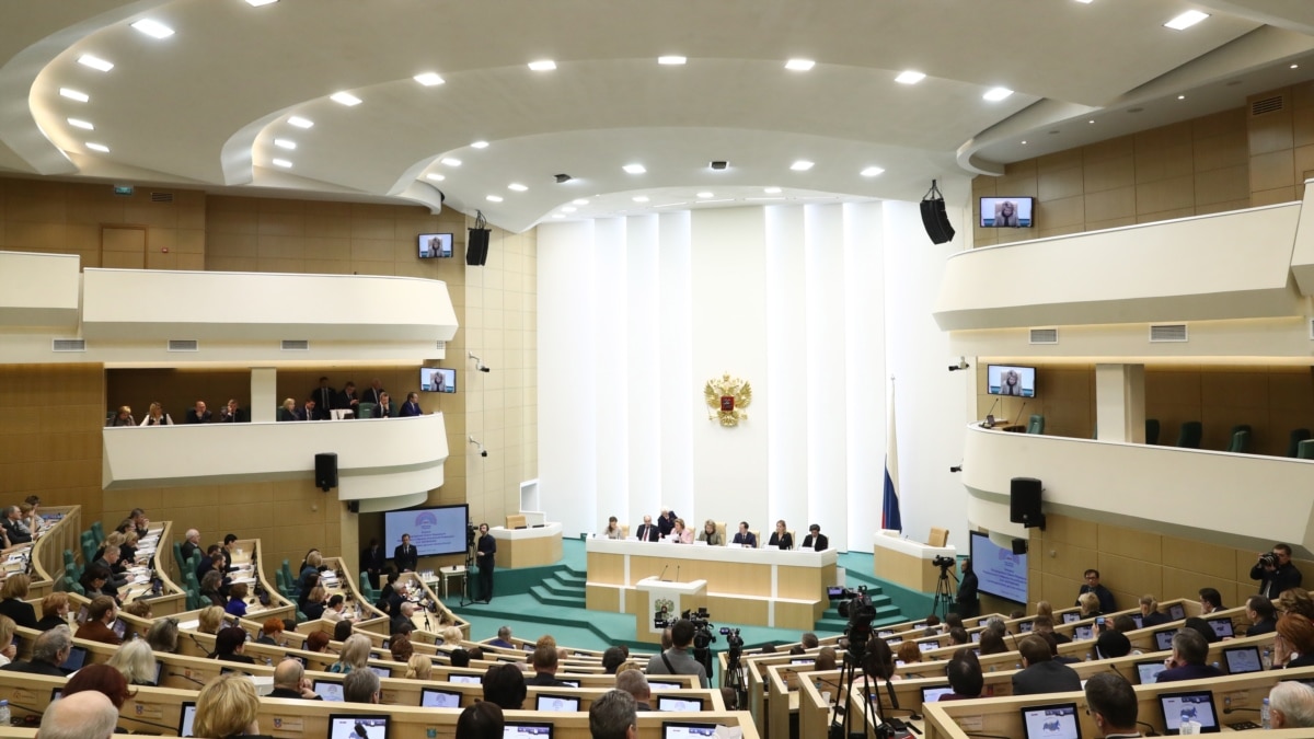 rossiyskiy-sovet-federacii-prinyal-zakon-kotoryy-priznaet-ukraincev-i-belorusov-nositelyami-russkogo-yazyka Российский Совет федерации принял закон, который признает украинцев и белорусов носителями русского языка