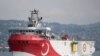 Turski seizmički istraživački brod Oruc Reis plovi Bosforom u Istanbulu u Turskoj, 3. oktobra 2018.