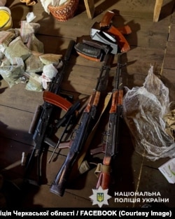 Поліція опублікувала фото з місця проживання стрільця