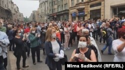 Komemorativna šetnja 16. maja u Sarajevu u vrijeme održavanja Mise za Bleiburg u Katedrali 