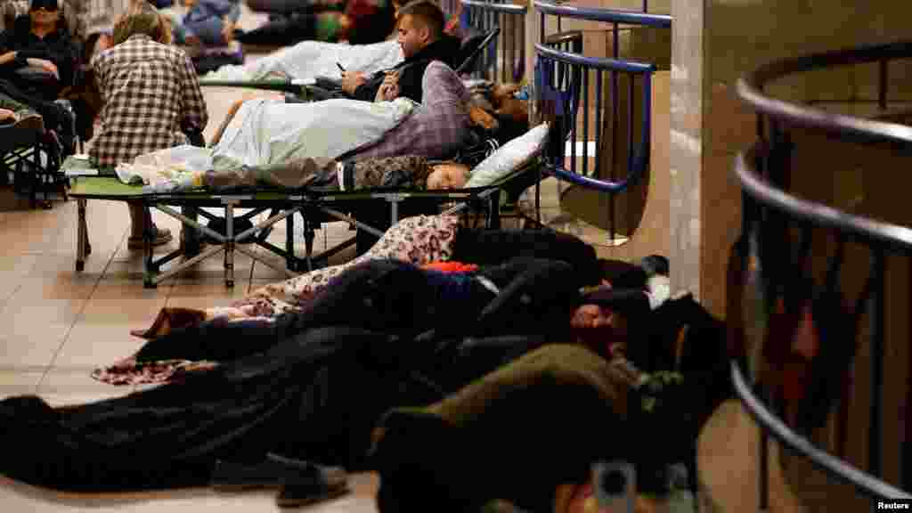 Volt, aki hosszabb távra rendezkedett be: hálózsákok is előkerültek, és háziállatokat is lehetett látni