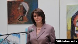 Atifete Jahjaga, foto nga arkivi