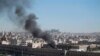Дым над минобороны Йемена - после нападения на комплекс военного ведомства, 5 декабря 2013 