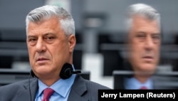 Ish-presidenti i Kosovës, Hashim Thaçi, në Gjykatën Speciale në Hagë.