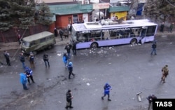 Последствия обстрела остановки общественного транспорта в микрорайоне Боссе 22 января 2015 года
