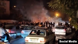 Proteste la Teheran după moartea în arest a tinerei de 22 de ani Mahsa Amini.