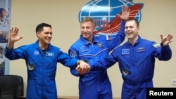Dok se na Zemlji ratuje, američki i ruski astronauti zajedno u svemiru