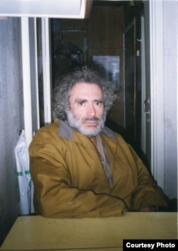 Иосиф Гинзбург в квартире Элеоноры Белевской, 1993