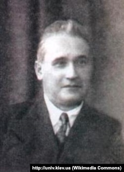 Костянтин Штепа, (1896-1958), редактор «Нового українського слова», з 1927 року агент НКВС, у 1941-1945 колабораціоніст, в 1950-х співпрацював із ЦРУ
