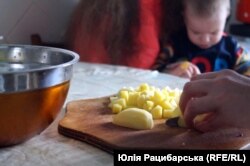 З міркувань безпеки Марія Єфремова не показує свого обличчя