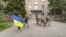 Ukrainian servicemen posing with a flag 
