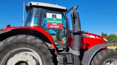 Зърнопроизводители в цялата страна организираха протести с десетки тежки машини