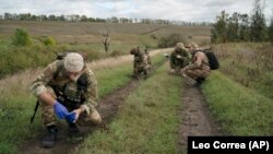 Группа украинских военных