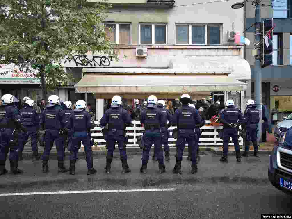 Kordon policije u blizini mesta gde je planiran početak Evroprajda.