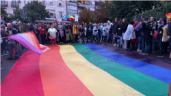 Na Tašmajdanu razvijena zastava duginih boja