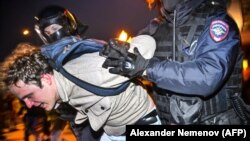 Задержание на одной из антивоенных акций в Москве 
