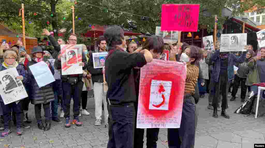 Demonstrators cut their hair in solidarity with women in Iran in Berlin on September 19.