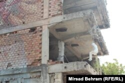 Skulpture na zgradi u Mostaru