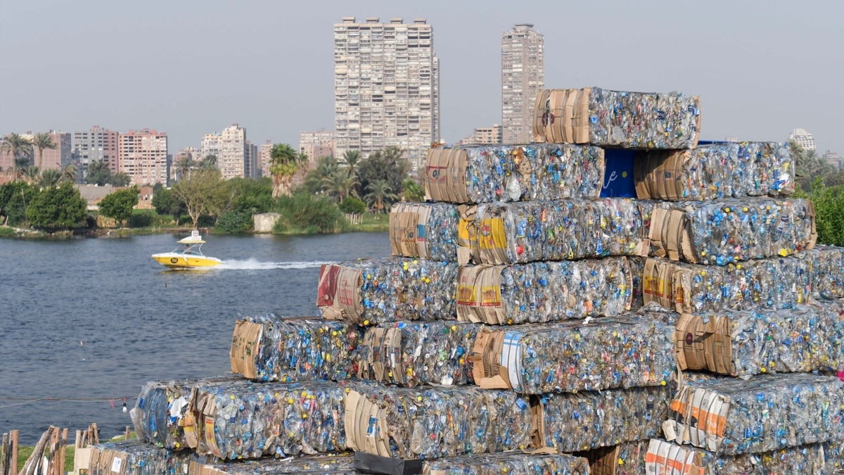 Темою Дня Землі в 2024 році стала боротьба з пластиковим забрудненням