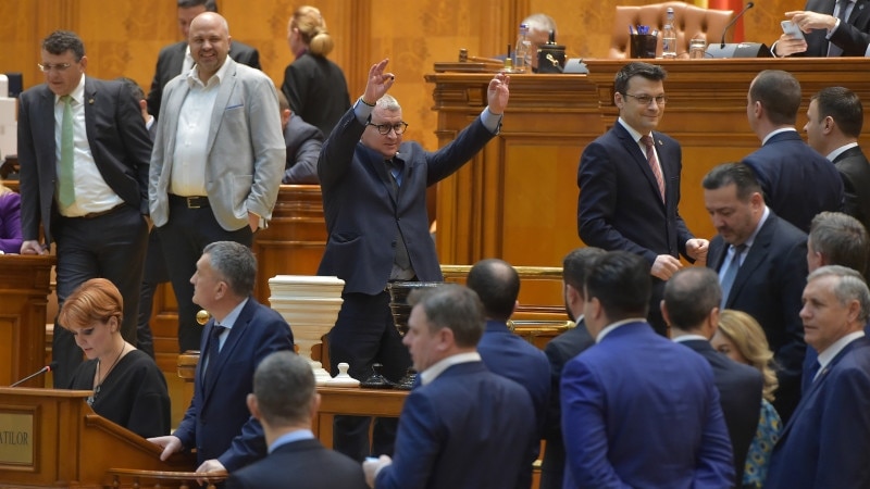 Legea care interzice decontul chiriei pentru parlamentarii cu locuințe în București sau Ilfov, promulgată