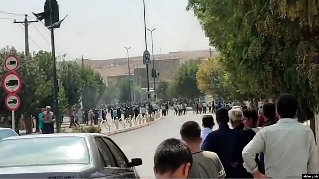 People in Divandarreh, Kurdistan Province, protest Amini's death on September 19.