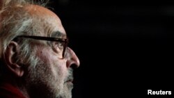 Jean-Luc Godard a interogat mereu distincția dintre ficțiune și viața reală. „Problema pe care o am vorbind cu oamenii e că mereu am încurcat cinematografia cu viața. Pentru mine, viața este doar o parte din filme.”