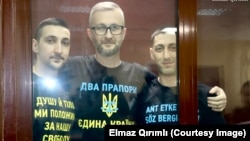 Азиз Ахтемов, Нариман Джелял и Асан Ахтемов на оглашении приговора в российском суде в Крыму, 21 сентября 2022 года
