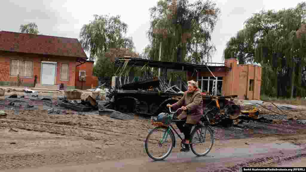 Many older residents have remained in their homes throughout the war despite Ukrainian government pleas for them to move somewhere safer -- an option many in Izyum had only briefly in the spring.