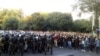 یکی از تجمعات اعتراضی روزهای اخیر در ورودی خیابان ۱۶ آذر تهران