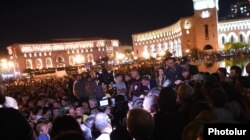 Protesters demand Prime Minister Nikol Pashinian's resignation outside the main government building in Yerevan on September 14.