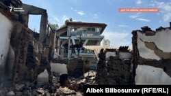 Разрушенные дома в селе Достук Баткенской области.
