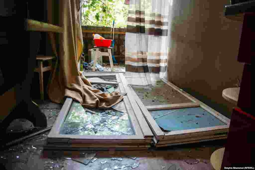 В некоторых квартирах взрывом снесло балконные двери