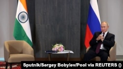 Владимир Путин перед встречей с Нарендрой Моди на полях саммита ШОС в Самарканде. 16 сентября 2022 года. 