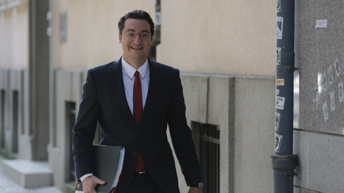 Служебното правителство ще изпрати до Конституционния съд искане за тълкуване