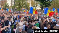 18 вересня у Молдові пройшли мітинги перед Офісом президента і парламентом у Кишиневі. Учасники протесту скандували гасла проти президентки Майї Санду