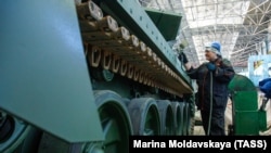 Производство танков на заводе корпорации «Уралвагонзавод», Свердловская область, Россия