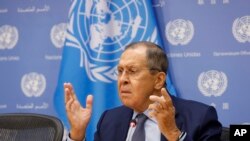 Szergej Lavrov sajtóértekezletet tart New Yorkban az ENSZ 77. közgyűlésének idején, 2022. szeptember 24-én