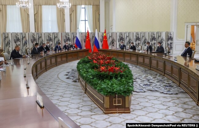 Общение Владимира Путина и Си Цзиньпина на саммите ШОС в составе делегаций. 15 сентября 2022 года