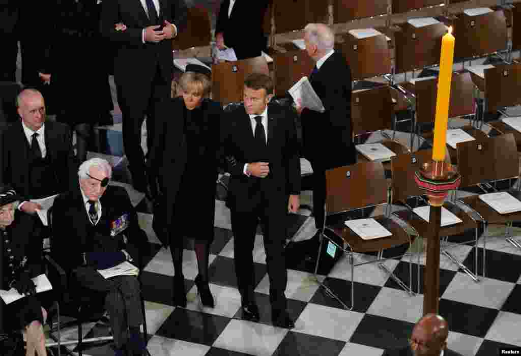 Në ceremoni ka marrë pjesë edhe presidenti francez, Emmanul Macron dhe gruaja, Brigitte.