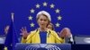 Președinta Comisiei Europene, Ursula von der Leyen, rostește discursul privind starea Uniunii Europene în fața Parlamentului European, îmbrăcată în culorile Ucrainei și ale UE, la Strasbourg, Franța, 14 septembrie 2022.