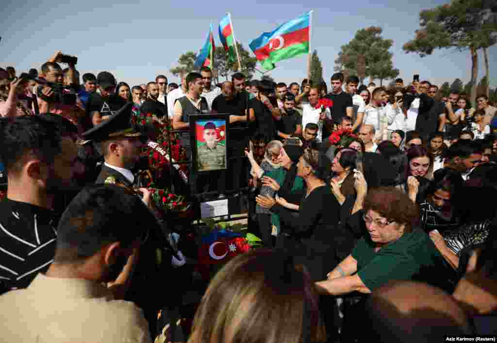 Az egyik elesett azeri katona, Sabuhi Ahmadov temetése szeptember 14-én
