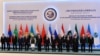 Шанхай кызматташтык уюмунун (ШКУ) саммити. Уюмга мүчө, байкоочу жана диалогдук өнөктөш макамындагы мамлекеттердин лидерлери. Самарканд, Өзбекстан.