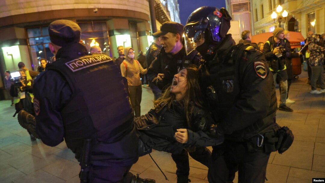 Задержание участника акции протеста против мобилизации в Москве