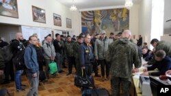 Russian conscripts gather inside a military recruitment center in the Rostov-on-Don region. (file photo)
