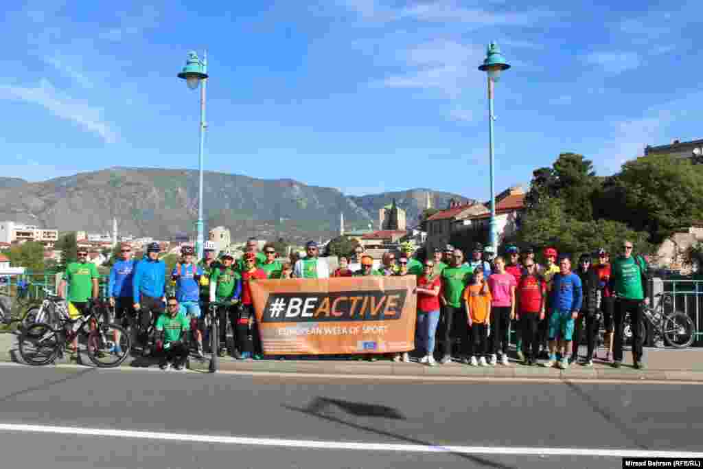 Učesnici biciklijade #BEACTIVE u povodu Evropske sedmice sporta u Mostaru, na startu rute.