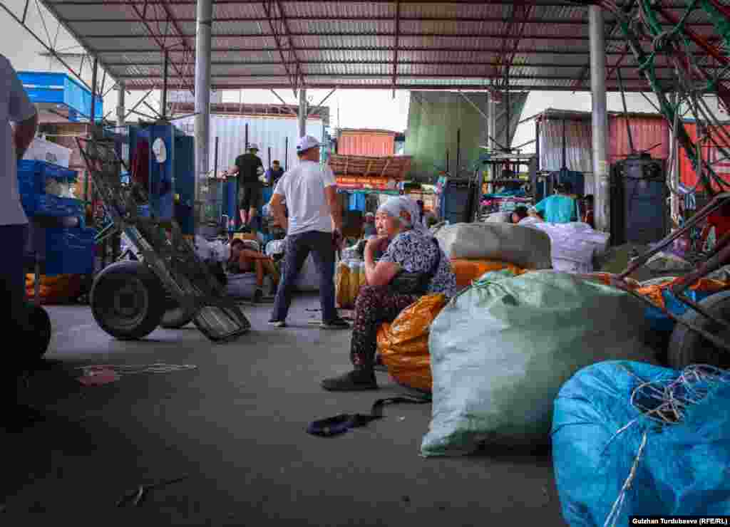 Though it is easy to find workers for the low-skilled positions, the hours are especially long, as the market is open every day.