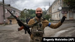 Könnyek és megkönnyebbülés a felszabadított ukrán városokban