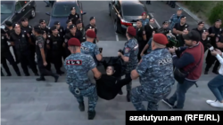 Armenia - Police detain protesting parents of fallen soldiers at the Yerablur Military Pantheon, Yerevan, September 21, 2022.