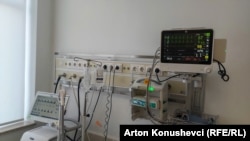 Uređaj za praćenje zdravstvenog stanja pacijenata na Klinici za intenzivnu negu u Prištini, septembar 2022.