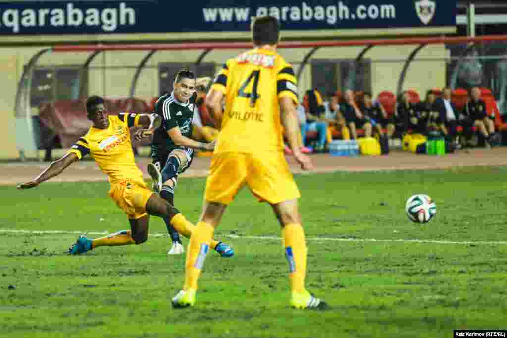 "Qarabağ" futbol üzrə Avropa Liqası pley-off mərhələsinin cavab oyununda "Yanq Boyz" a 3:0 hesabı ilə qalib gəldi.